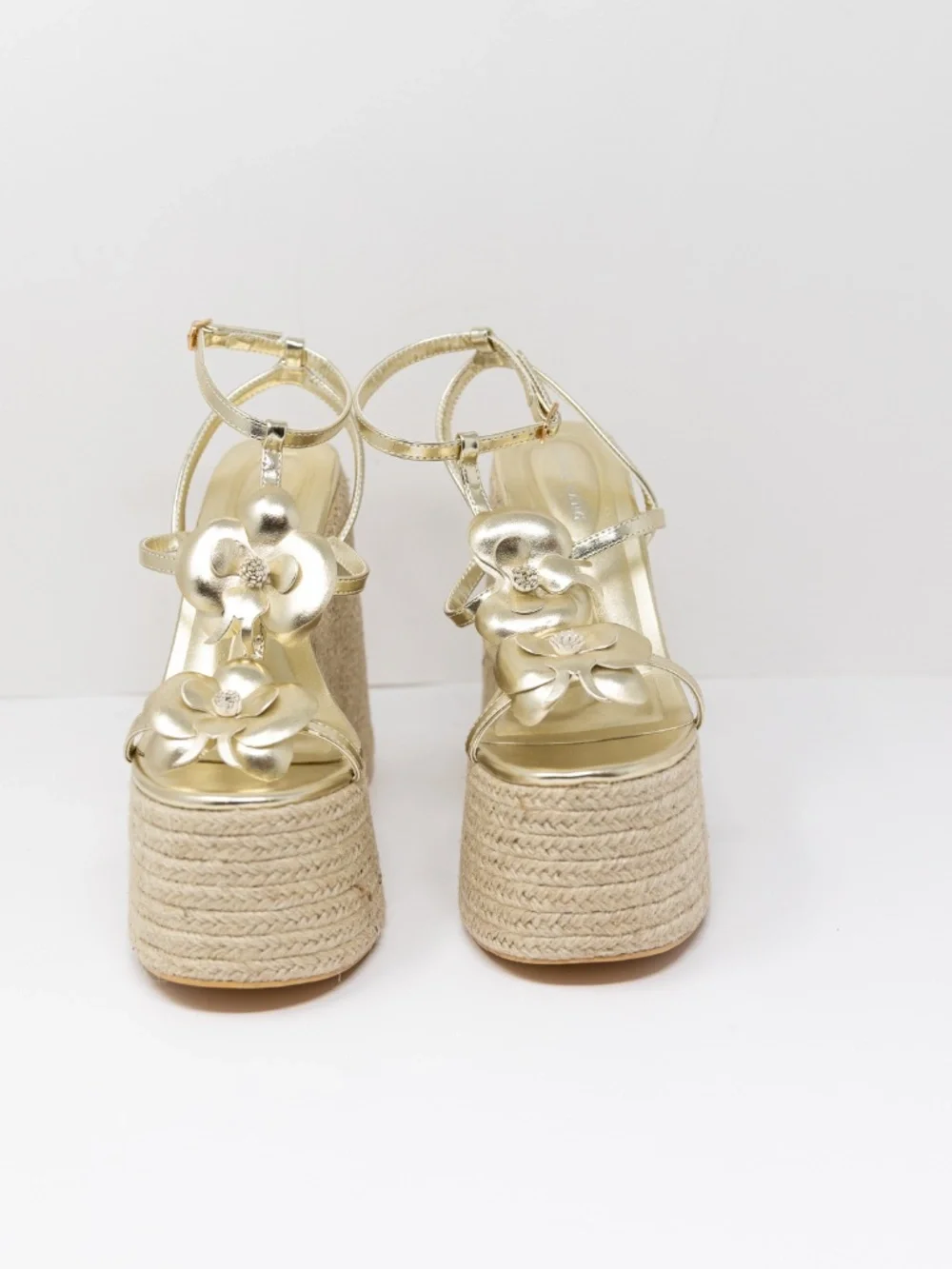 NEW Azalea Wang Barossa Flower Vegan Leather Espadrille Platform Wedge Sandals 6